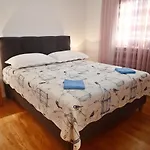 In Rovanjska Near Velebit Mountains Apartamento