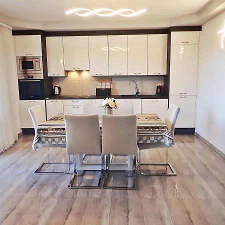 In Rovanjska, Comfortable And Close To The Apartment *