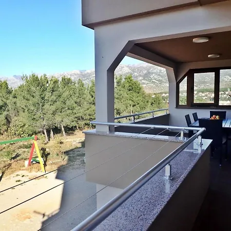 In Rovanjska, Comfortable And Close To The Jasenice (Zadar)