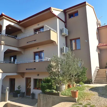 Apartment In Rovanjska, Comfortable And Close To The Jasenice (Zadar)