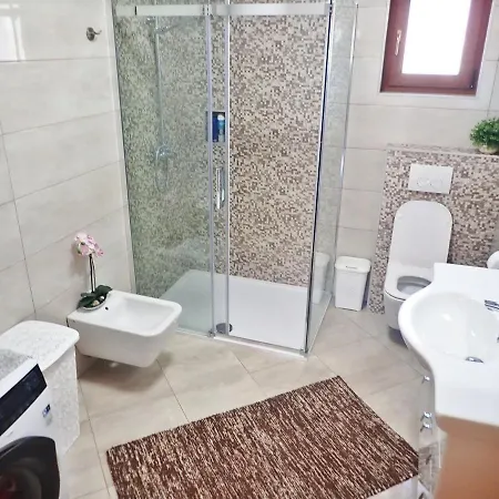 In Rovanjska, Comfortable And Close To The Jasenice (Zadar)