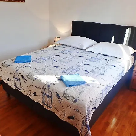 Apartment In Rovanjska, Comfortable And Close To The