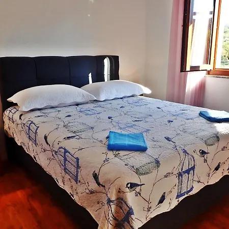 Apartment In Rovanjska, Comfortable And Close To The *
