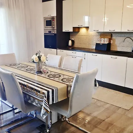 In Rovanjska, Comfortable And Close To The Jasenice (Zadar)